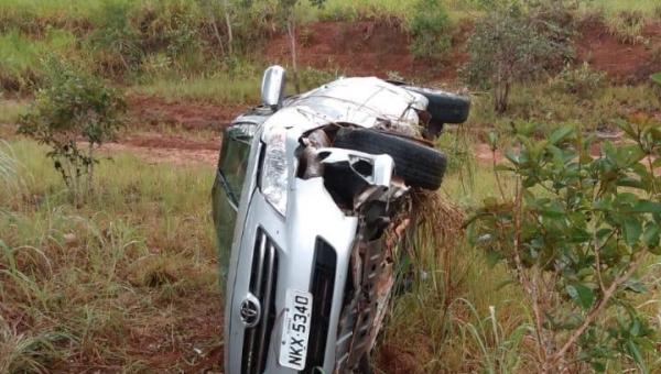 ACIDENTE: Carro capota na TO-010, família sai ilesa e agradece a Deus pelo livramento	