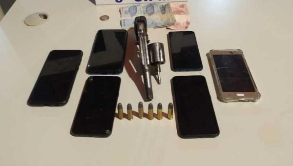 AGUIARNÓPOLIS: Suspeito de roubos é preso com arma e celulares