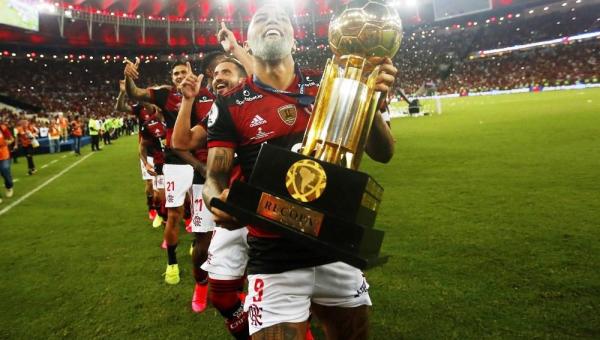 Análise: versátil como Gerson, Flamengo se adapta aos meios para chegar sempre ao fim campeão