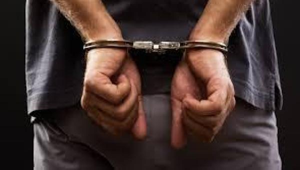 ANANÁS: Homem é preso por porte irregular de arma após ameaçar vizinha