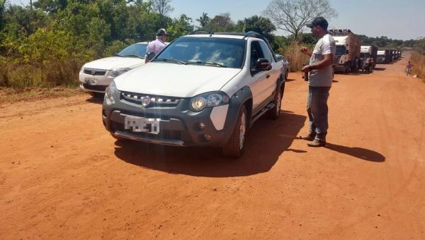 ANANÁS: pista da TO-010 é liberada após acordo com o prefeito Válber Saraiva