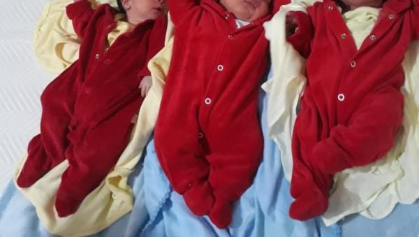Após morte de mãe, trigêmeos deixam hospital e vão para casa conhecer outras 4 irmãs em SC