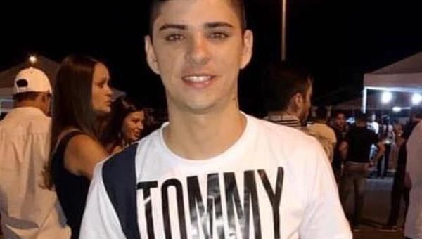ARAGUAÍNA: Jovem de 22 anos morre após perder o controle de motocicleta e bater em árvore