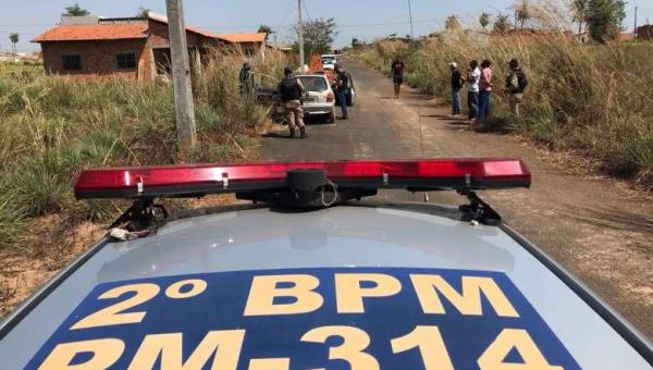 Assaltantes mantém família refém dentro da própria casa: 