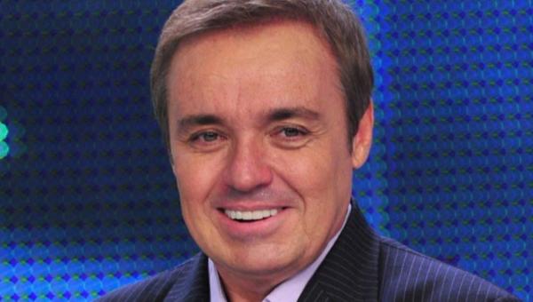 Assessoria de Gugu Liberato nega morte, apresentador está na UTI