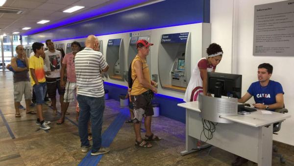 Bancos funcionam hoje e fecham nos dias 31 e 1º