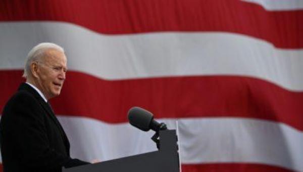 Biden começa mandato com decretos sobre clima, migração e Covid-19