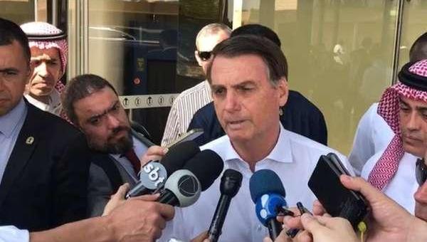 Bolsonaro aciona Moro para ouvir porteiro do caso Marielle