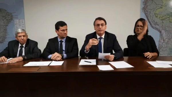 Bolsonaro anuncia 13° para beneficiários do Bolsa Família