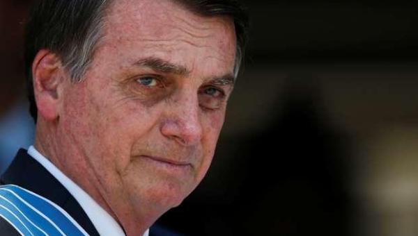 Bolsonaro deixa hospital após levar tombo em banheiro