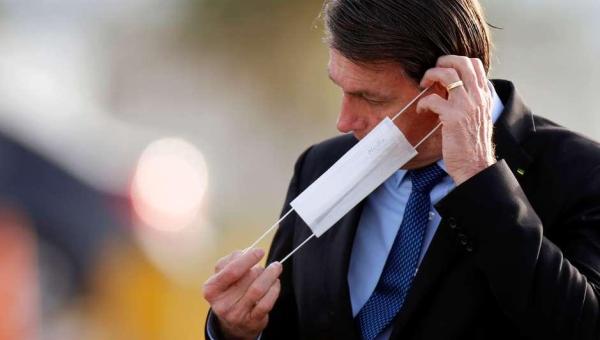 Bolsonaro desobriga uso de máscara em presídios