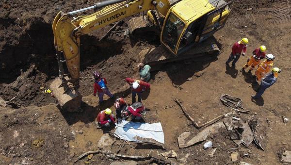 Bombeiros encontram mais um corpo de vítima da tragédia em Brumadinho