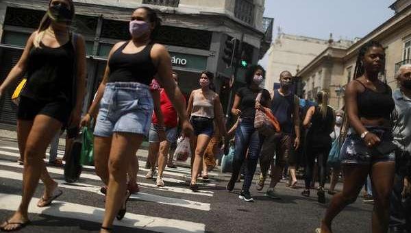 Brasil pode ter 2ª onda? Médicos colocam país ainda na 1ª