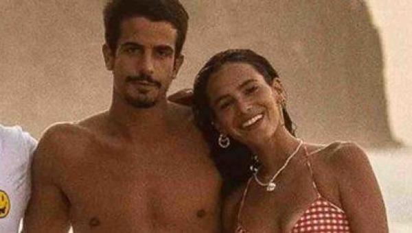 FAMOSOS: Bruna Marquezine e Enzo Celulari aparecem juntinhos em foto de amigo