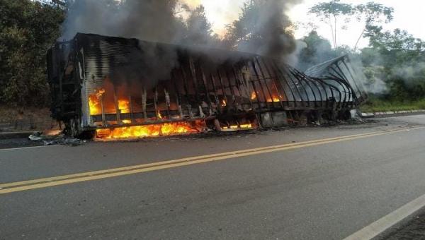 Caminhão pegou fogo na Transamazônica entre Luzinópolis e Nazaré
