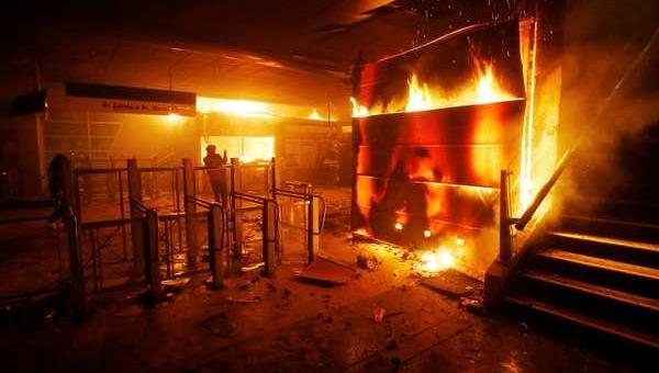 Chile declara estado de emergência na capital após protestos
