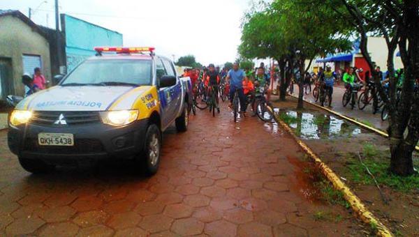 CICLISMO: centenas de pessoas participam do rally bike em Ananás
