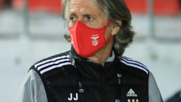 Com infecção respiratória, Jorge Jesus é preservado pelo Benfica