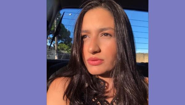 A Bacharel em Direito Xambioaense Amanda Lopes Nunes comemora a conquista da aprovação do exame da Ordem dos Advogados do Brasil