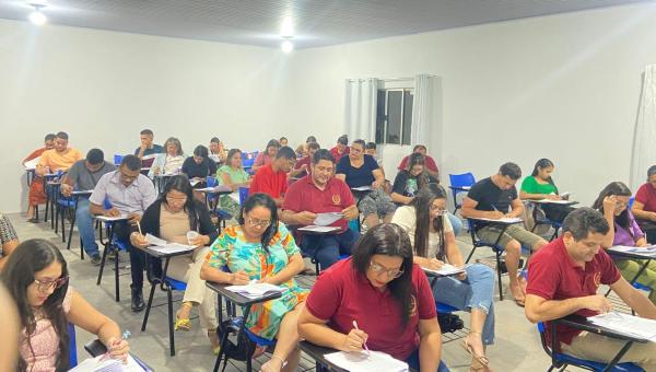 Acadêmicos de Direito da FABIC em Ananás fazem prova que simula o exame da OAB 
