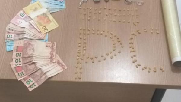 Ação de combate ao tráfico de drogas deflagrada pela Polícia Civil em Araguaína termina com três presos e mais de 140 pedras de crack apreendidas