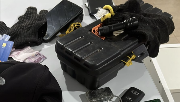 Ação integrada das Forças de Segurança resulta na prisão de suspeitos de invadir casa para furtar e tentar se passar por policial ao serem flagrados