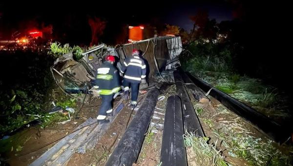 Acidente entre caminhonete e caminhão mata motoristas na BR-153 entre Nova Olinda e Colinas do Tocantins 