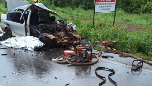 Acidente entre caminhonete e carro de passeio deixa duas vítimas fatais na TO -080, em Porto Nacional