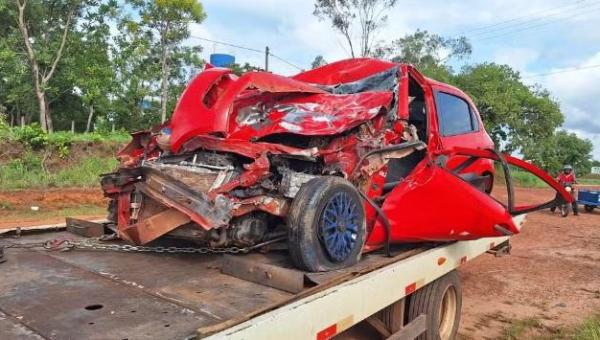 Acidente entre carro e ônibus do transporte coletivo deixa homem morto em Palmas