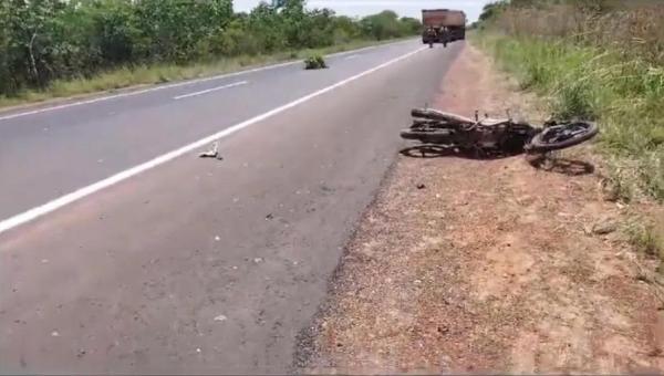Adolescente de 16 anos morre após tentar entrar na BR-010 de moto e ser atingida por carreta