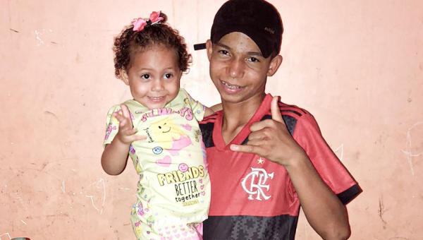 Adolescente salva vida da irmã, usando técnica aprendida no Projeto Bombeiro Mirim