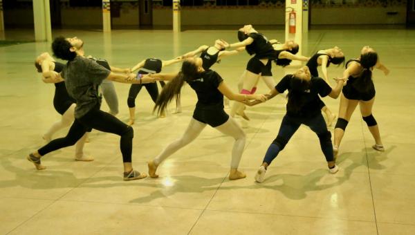 Alunos do Balé do Tocantins se preparam para apresentação no Festival Internacional de Dança de Goiás