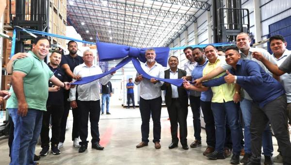 Amélio Cayres destaca crescimento econômico no Bico do Papagaio durante inauguração de indústria de colchões