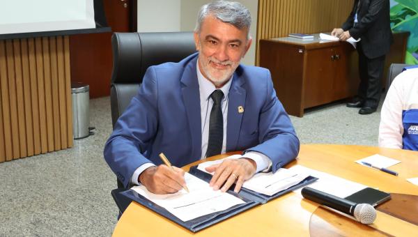 Amélio Cayres destina R$ 1 milhão e 200 mil para investimento na infraestrutura dos municípios tocantinenses 
