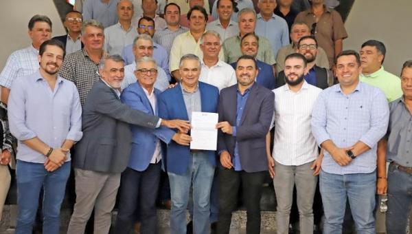 Amélio Cayres frisa importância das feiras agropecuárias para o Tocantins em reunião com Governo e sindicatos