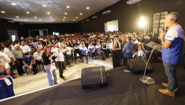 Amélio Cayres garante aprovação de doação de lote para associação de vereadores