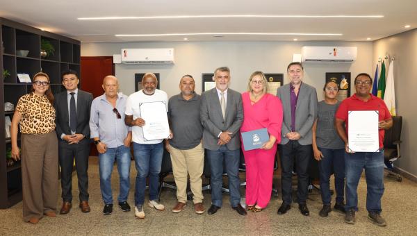 Amélio Cayres homenageia comunicadores do Bico do Papagaio
