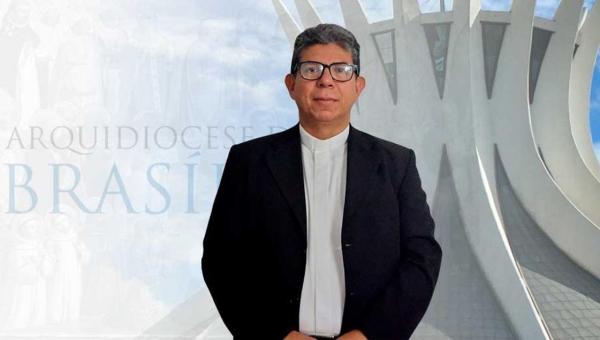 Amélio Cayres saúda novo bispo de Tocantinópolis