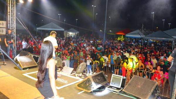 Ananás realiza o Maior Carnaval da sua História e agita o comércio local
