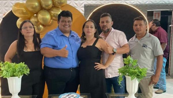 ANIVERSÁRIO: Moisés Coelho celebra a vida ao lado de amigos e familiares no embalo do som do cantor Marciano Mendes

