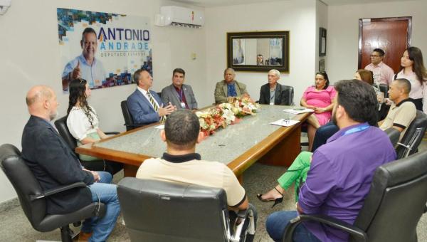 Antonio Andrade destaca importância da Escola do Legislativo