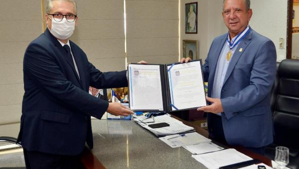 Antonio Andrade é homenageado pelo Tribunal de Contas do Tocantins