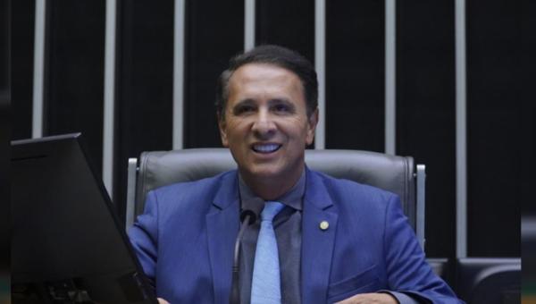 Aprovação do Projeto de Lei de Carlos Gaguim Permite Intercâmbio Universitário no Exterior como Substituto de Estágio