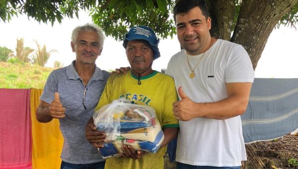 Associação Comunitária de Araguanã leva cestas básicas às famílias carentes em Araguanã