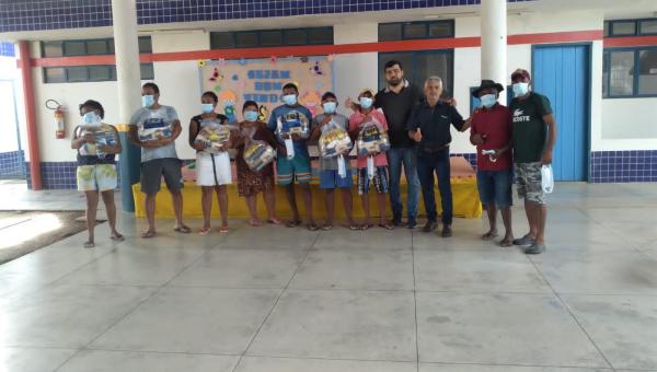 Atingidos pela enchente do Rio Lontra recebem apoio da Associação Comunitária de Araguanã
