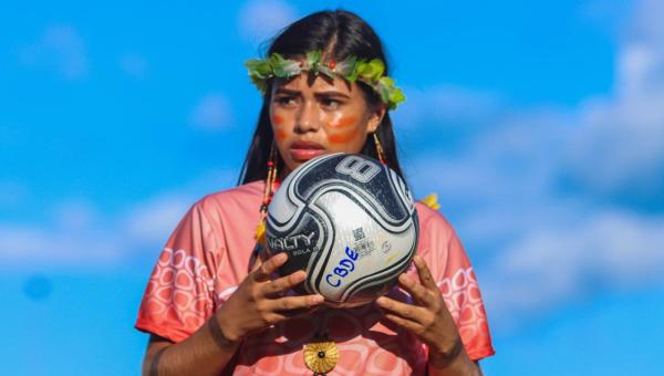 Atleta do Tocantins é a primeira indígena a assinar um contrato profissional no futebol nacional   