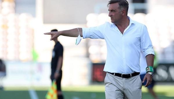 Atlético-MG avança em negociação por Carlos Carvalhal e já discute redução de multa