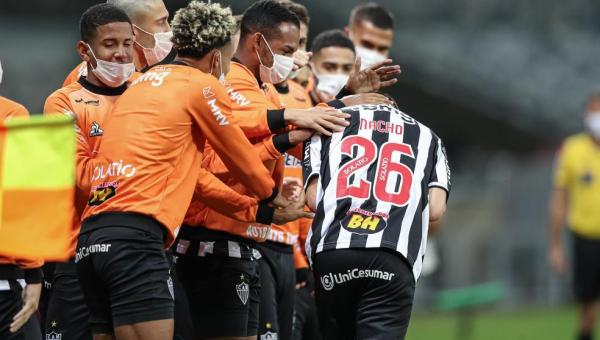 Atlético-MG tem noite de superações e constrói vitória de brilho técnico no sistema ofensivo