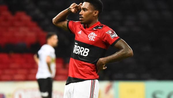 Autor do gol que garantiu Taça Guanabara ao Flamengo no Maracanã, Vitinho comemora: "Felicidade""