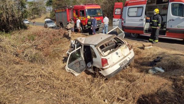 Batida frontal entre moto e carro de passeio deixa um morto e cinco feridos na TO-222 